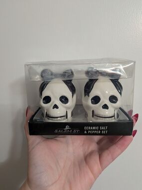Salem St. Ceramic Skull Salt & Pepper Shakers